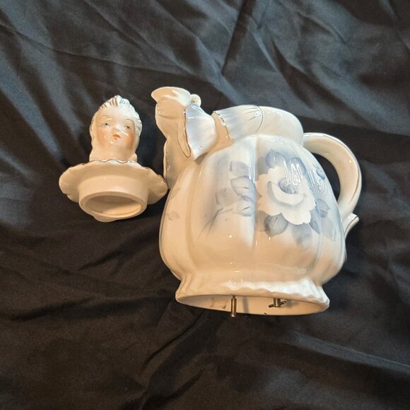 Vintage (1950s) LIPPER & MANN Porcelain Colonial Figural Lady Musical Teapot - Picture 4 of 12